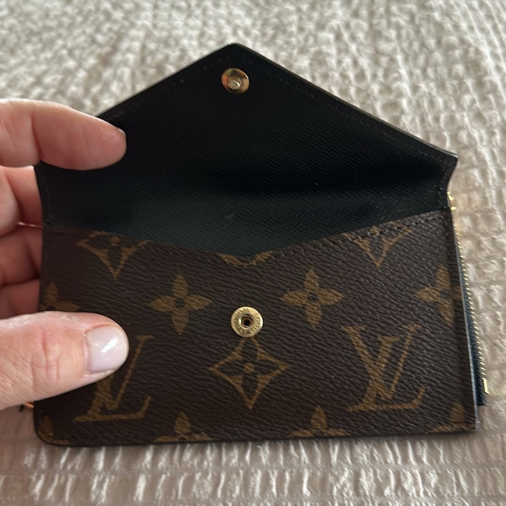 Louie Vuitton Monogram Reverse Card Holder - Picture 2 of 8